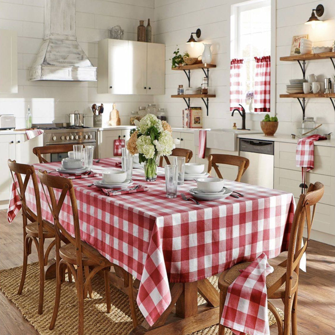 Stylish Checkered Tablecloth